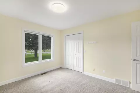 Bedroom - 2540 Meadowbrook, Jackson, MI 49201 photo 2 of 3