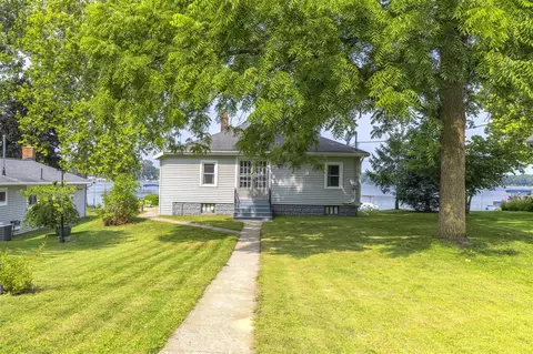 9048 E Long Lk, Scotts, MI 49088
