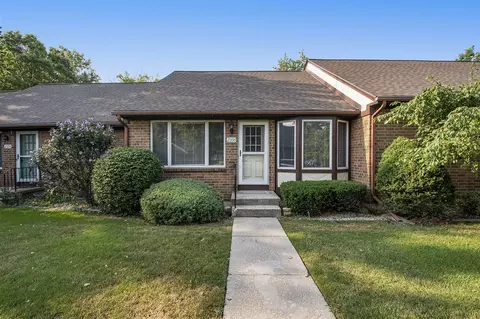 2356 Radcliff Vlg, Grand Rapids, MI 49546