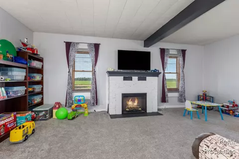Living - 65239 Youngs Pr, Constantine, MI 49042 photo 2 of 8