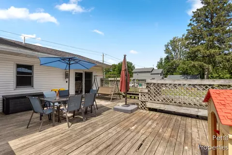 Exterior - 65239 Youngs Pr, Constantine, MI 49042 photo 3 of 9