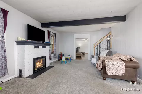 Living - 65239 Youngs Pr, Constantine, MI 49042 photo 3 of 8