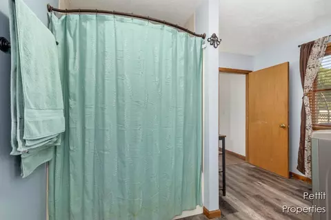 Bath - 65239 Youngs Pr, Constantine, MI 49042 photo 3 of 4