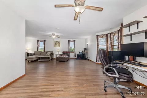 Living - 65239 Youngs Pr, Constantine, MI 49042 photo 8 of 8