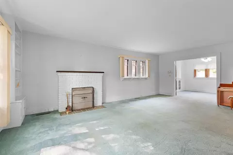 Living - 426 State, Adrian, MI 49221 photo 2 of 3