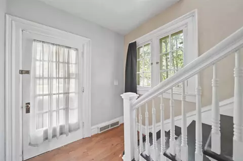 Entry Way - 900 2nd, Jackson, MI 49203 photo 1 of 4