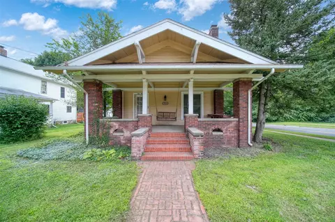 900 2nd, Jackson, MI 49203