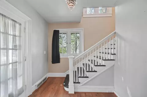Entry Way - 900 2nd, Jackson, MI 49203 photo 2 of 4