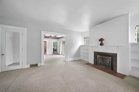 Living - 900 2nd, Jackson, MI 49203 photo 4 of 7