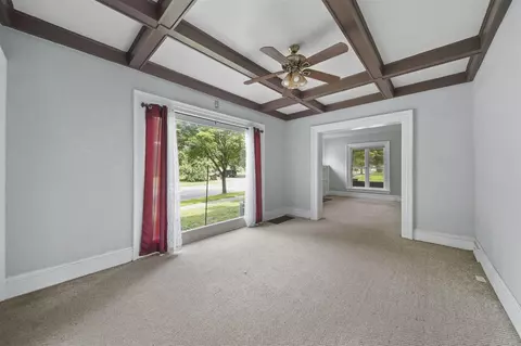 Living - 900 2nd, Jackson, MI 49203 photo 5 of 7