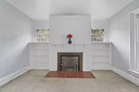 Living - 900 2nd, Jackson, MI 49203 photo 2 of 7