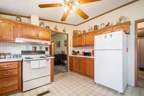 Kitchen - 209 Terre Coupe, Buchanan, MI 49107 photo 2 of 2