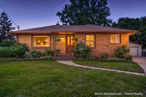 2745 Rockwood, Wyoming, MI 49519