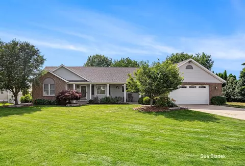 3531 Fawn View Dr, Zeeland, MI 49464