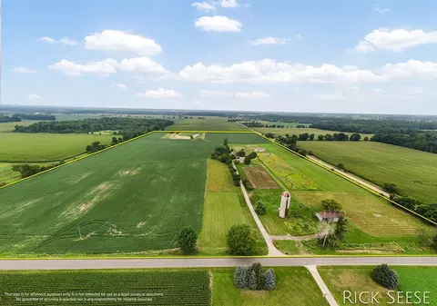 2094 W Peck Lk, Ionia, MI 48846