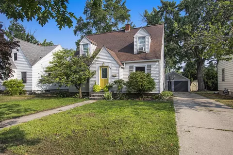 231 W 24th, Holland, MI 49423