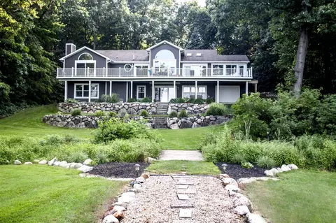 16366 Watersedge, Vicksburg, MI 49097