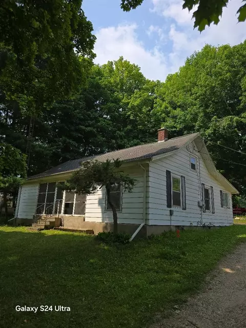 12402 Red Bud, Buchanan, MI 49107