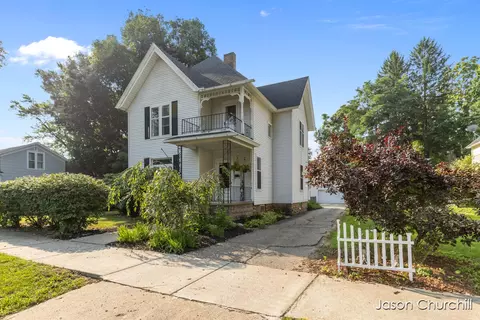 521 Trowbridge, Allegan, MI 49010