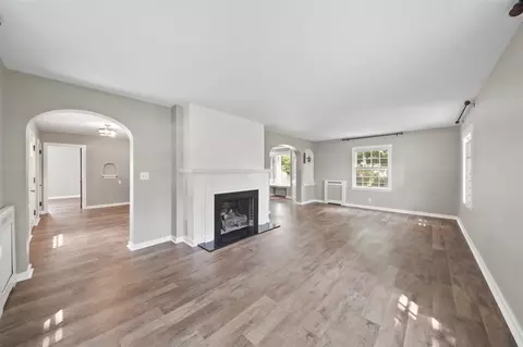 Living - 811 S Webster, Jackson, MI 49203 photo 4 of 5