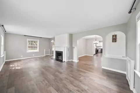 Living - 811 S Webster, Jackson, MI 49203 photo 1 of 5