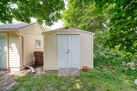 Exterior - 811 S Webster, Jackson, MI 49203 photo 7 of 13