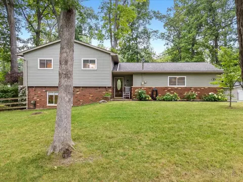 835 Oakgrove, Highland, MI 48356