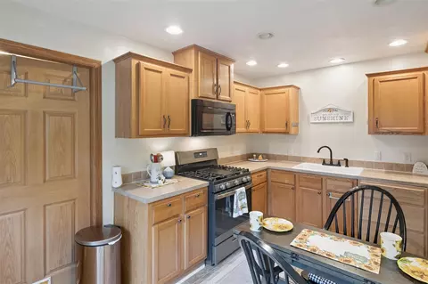 Kitchen - 2139 Lewis Dr, Niles, MI 49120 photo 2 of 4