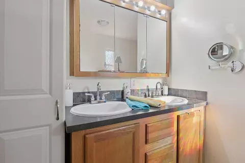 Bath - 2139 Lewis Dr, Niles, MI 49120 photo 3 of 4