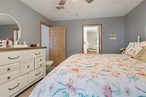 Bedroom - 2139 Lewis Dr, Niles, MI 49120 photo 2 of 4