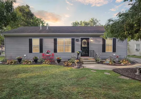 Exterior - 2139 Lewis Dr, Niles, MI 49120 photo 2 of 14