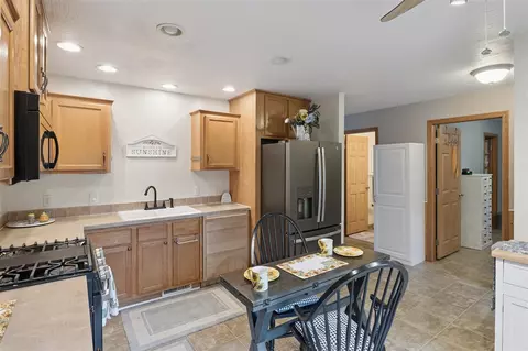Kitchen - 2139 Lewis Dr, Niles, MI 49120 photo 4 of 4