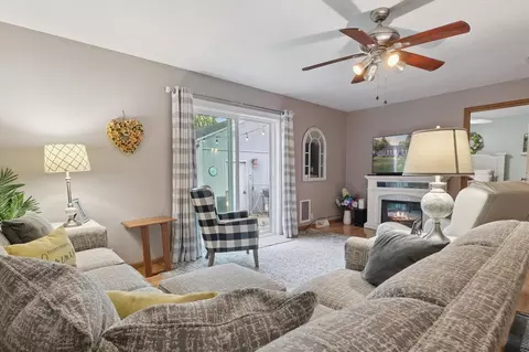 Living - 2139 Lewis Dr, Niles, MI 49120 photo 2 of 4