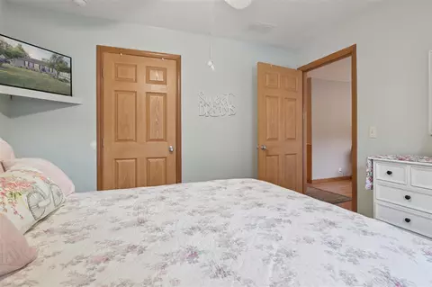 Bedroom - 2139 Lewis Dr, Niles, MI 49120 photo 3 of 4