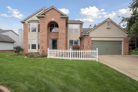 1894 Twin Sun, Walled Lake, MI 48390