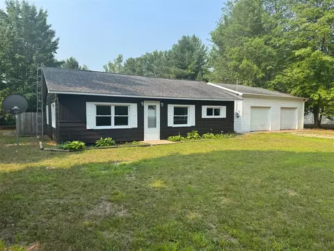 140 E Pierce, White Cloud, MI 49349 photo 3