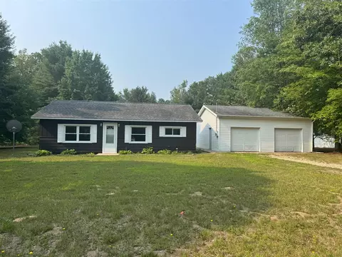 140 E Pierce, White Cloud, MI 49349 photo 2