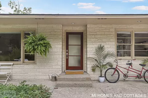 748 Park, Holland, MI 49423