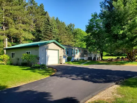 3605 W Burdickville, Maple City, MI 49664