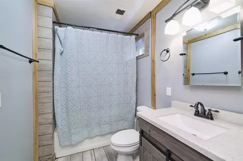Bath - 6719 E 1st St, Branch, MI 49402 photo 1 of 2