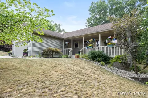 8393 Courtland, Rockford, MI 49341