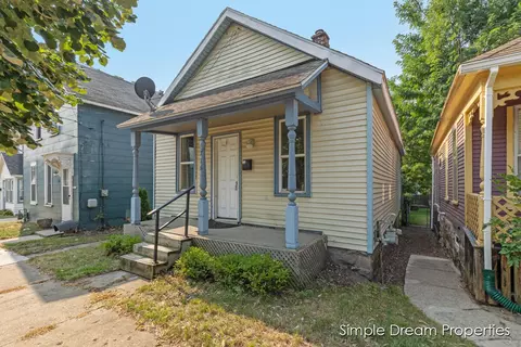 718 Logan, Grand Rapids, MI 49503