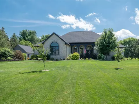 8835 Pine Island Ct N, Mattawan, MI 49071