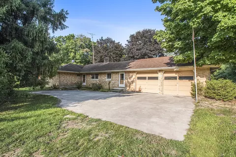 3880 Park, Eau Claire, MI 49111