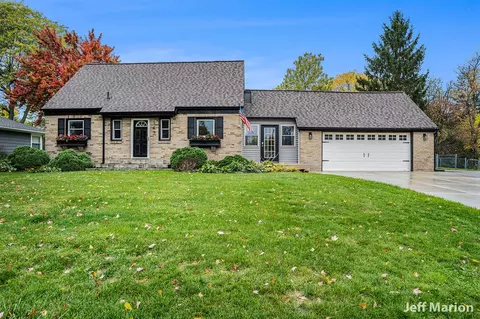 143 Ivanhoe, Grand Rapids, MI 49546
