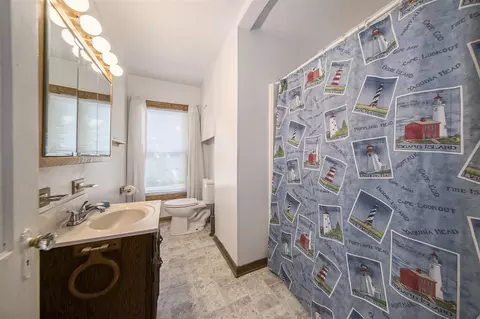 Bath - 2405 Crest, Jackson, MI 49203 photo 1 of 1