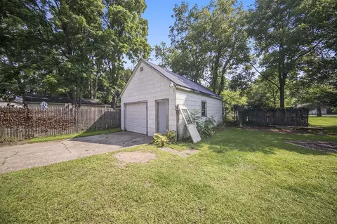 Exterior - 2405 Crest, Jackson, MI 49203 photo 4 of 5