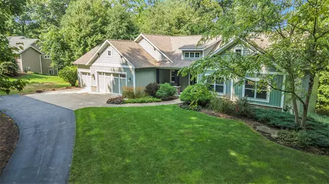 6722 Red Tail, Belmont, MI 49306