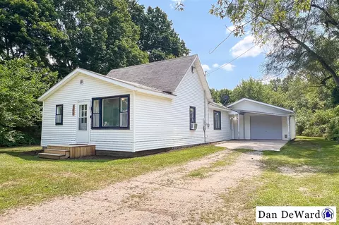 206 Walnut, Howard City, MI 49329