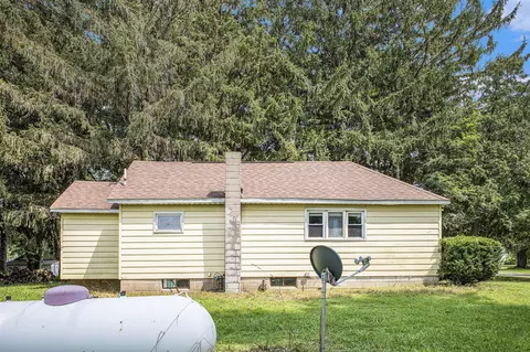 1423 Smith, Buchanan, MI 49107 photo 4